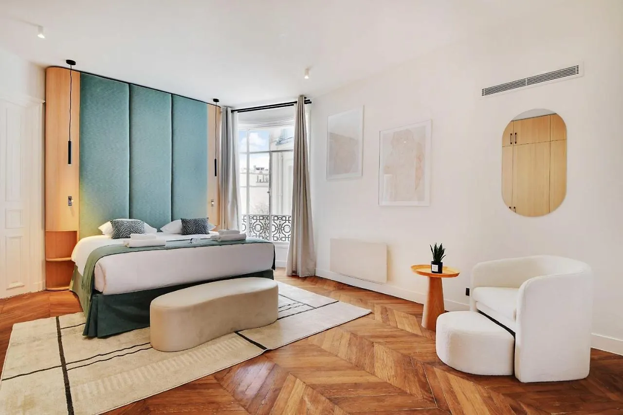 Stunning Property - 4Br-10P - Louvre Париж 0*,  Франция