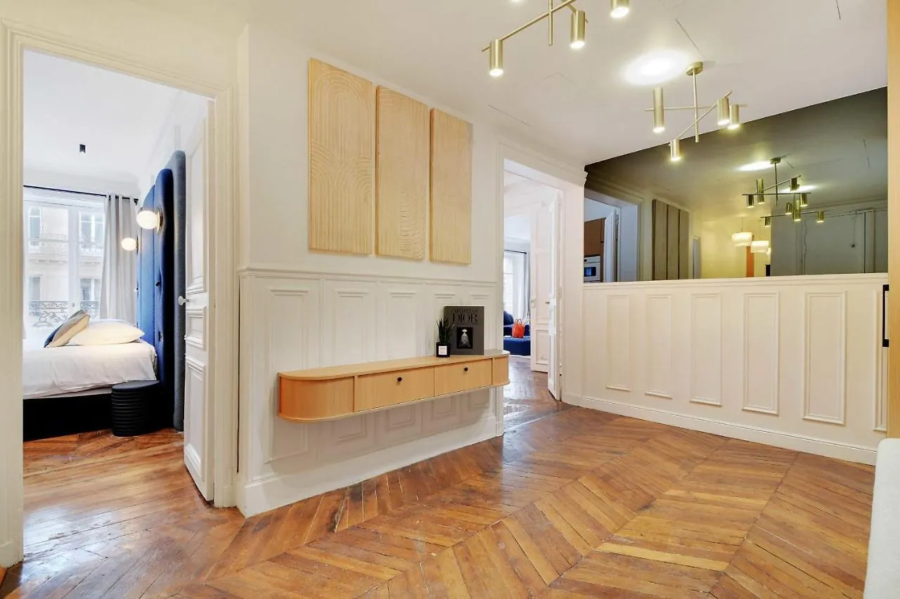 Stunning Property - 4Br-10P - Louvre Париж 0*,  Франция